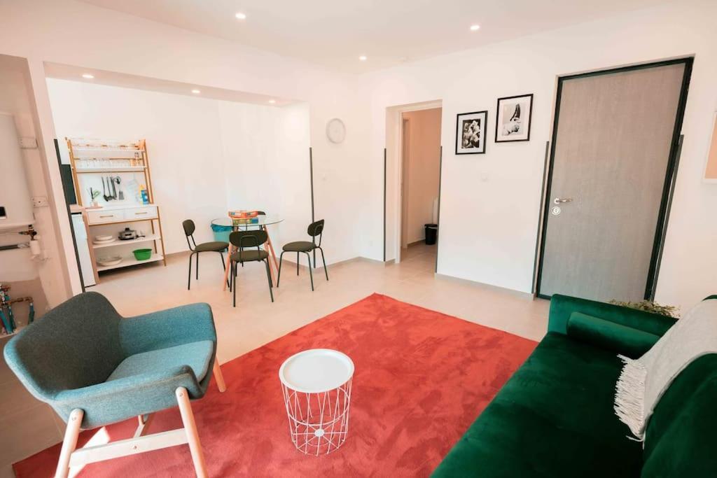 3 Grand 2 Pieces En Plein Centre Avec Place De Parking Appartement