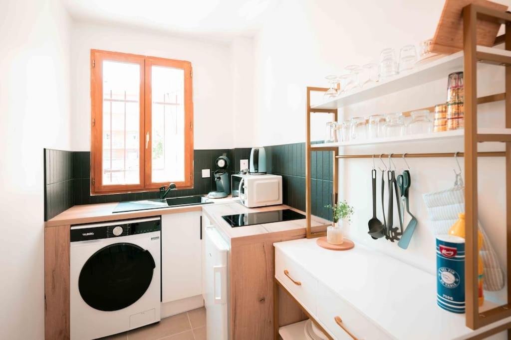 3 Grand 2 Pieces En Plein Centre Avec Place De Parking